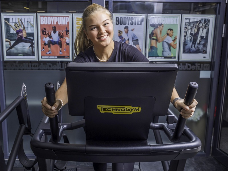 Sofie træner cardio på Skillrun i LifeClub
